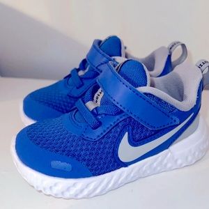 Nike Revolution 5C